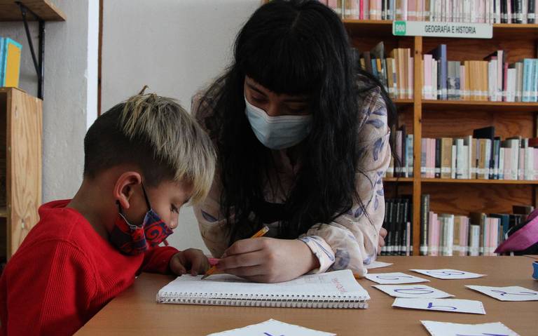 Pagan adeudo a los docentes