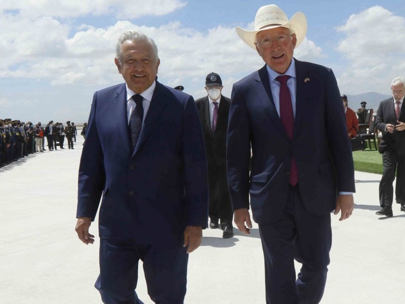 Ken Salazar defiende “buena relación” con López Obrador tras críticas