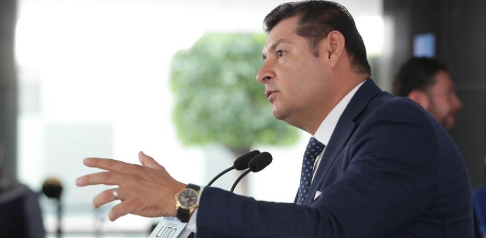 Confía Armenta en participar en encuesta final de Morena en Puebla