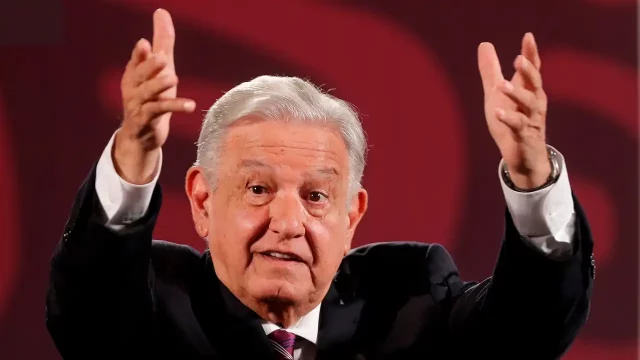 AMLO acusa de “intromisión facciosa” a jueces que buscan frenar su reforma judicial