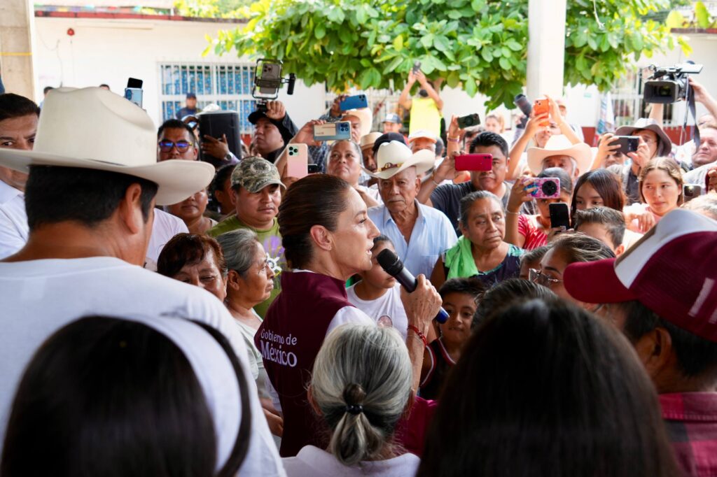 Sheinbaum va a zonas afectadas de Puebla por lluvias e inundaciones y bajan desaparecidos