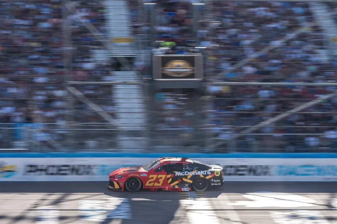 Humo blanco: Arreglan NASCAR y Michael Jordan disputa legal