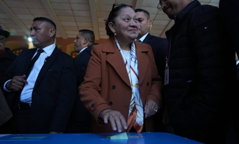 Fiscalía de Guatemala rechaza señalamientos contra Porras por supuestas adopciones ilegales